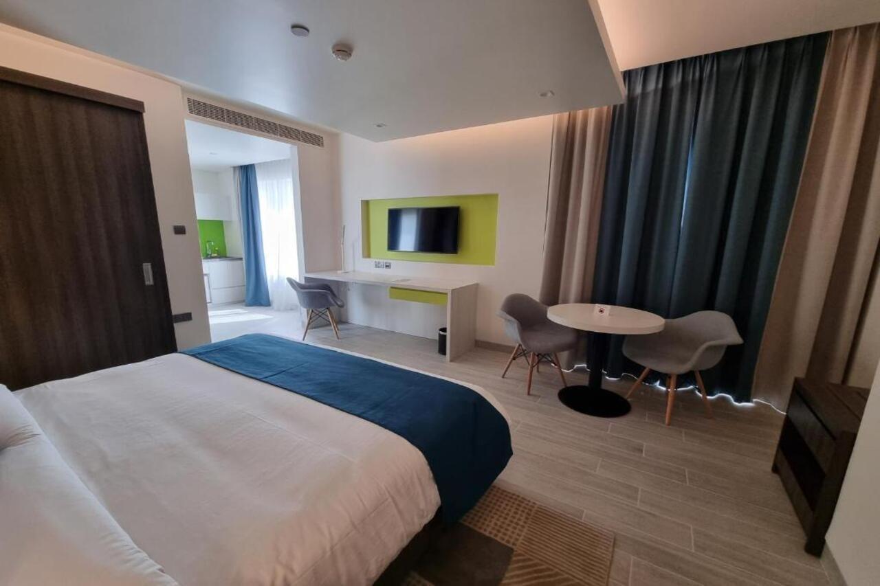 Citadines Al Ghubrah 4*