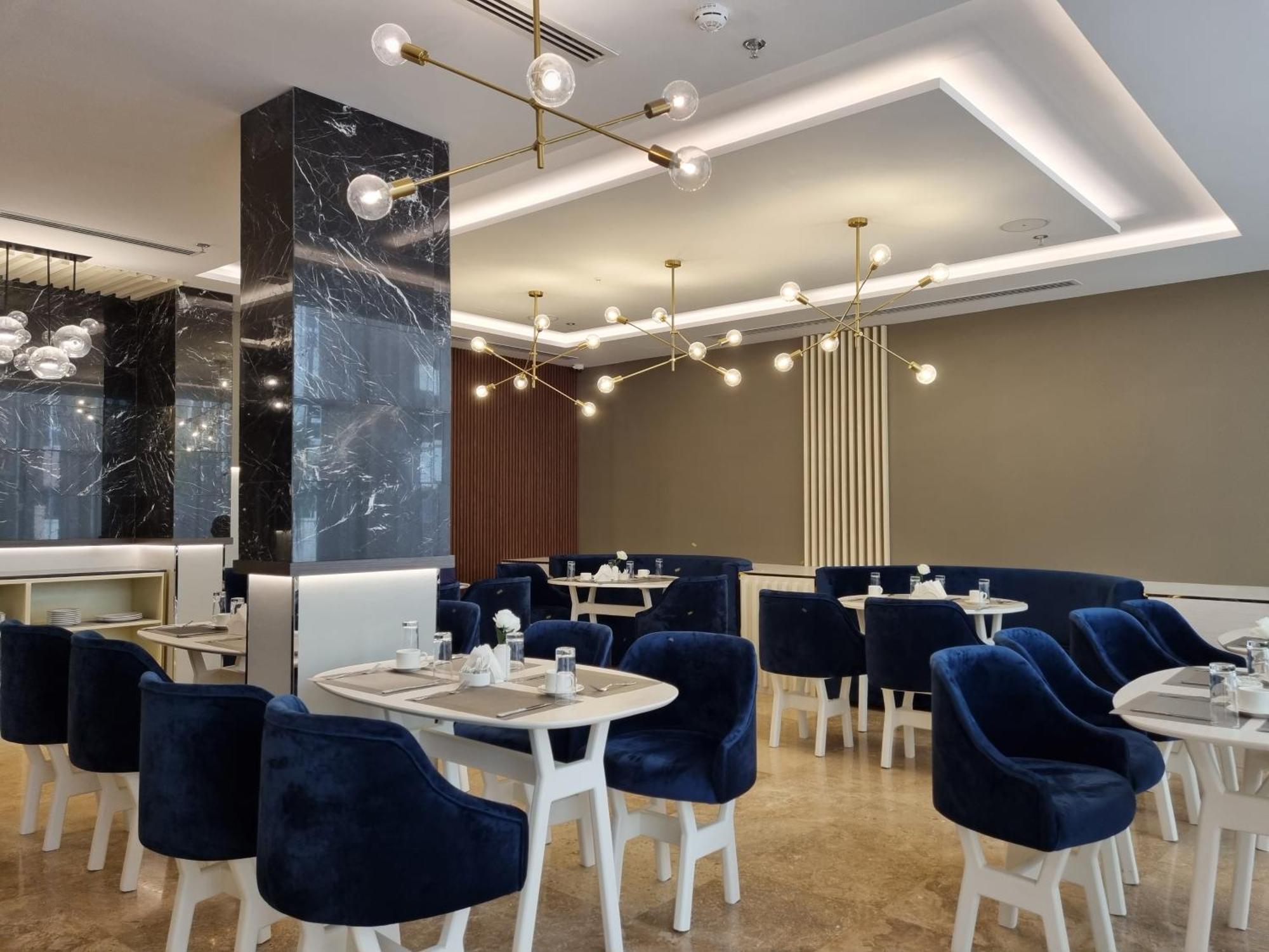Aparthotel Citadines Al Ghubrah 4*