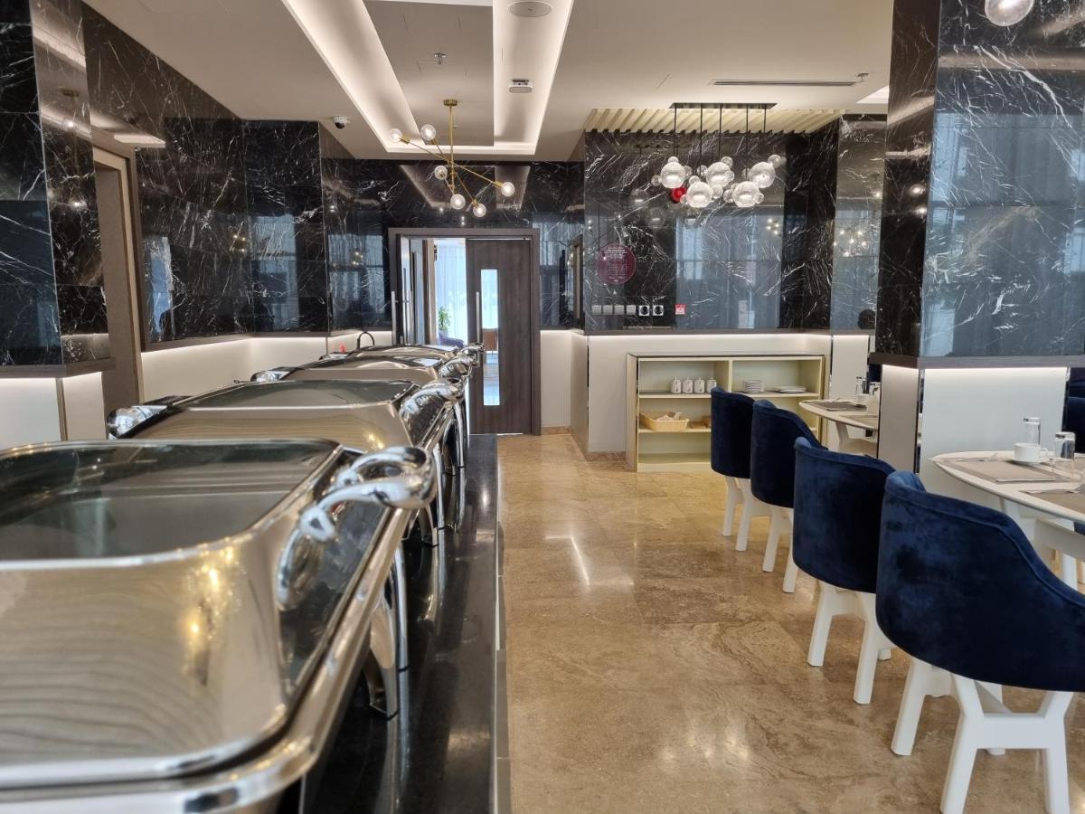 Citadines Al Ghubrah شقة فندقية 4*
